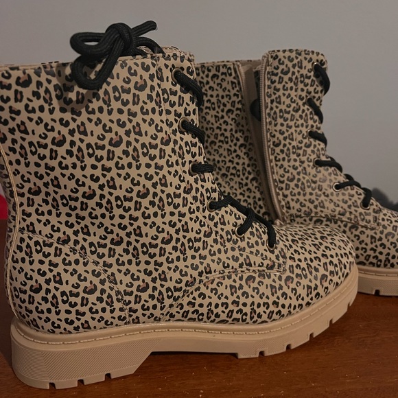 New cheetah boot 👢 - Picture 3 of 3